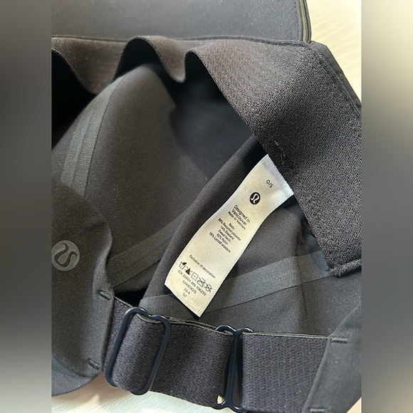EUC Women’s Lululemon Black Baseball Hat with Curved Brim adjustable closure - Picture 5 of 6